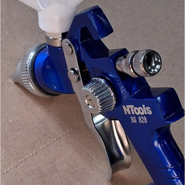 Pistolet de pulvérisation - Pour travaux de carrosserie - Buse 2mm - Godet inclus - NTools