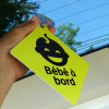 Sticker - Bébé à bord - Jaune réfléchissant - A fixer sur pare-brise avec ventouse