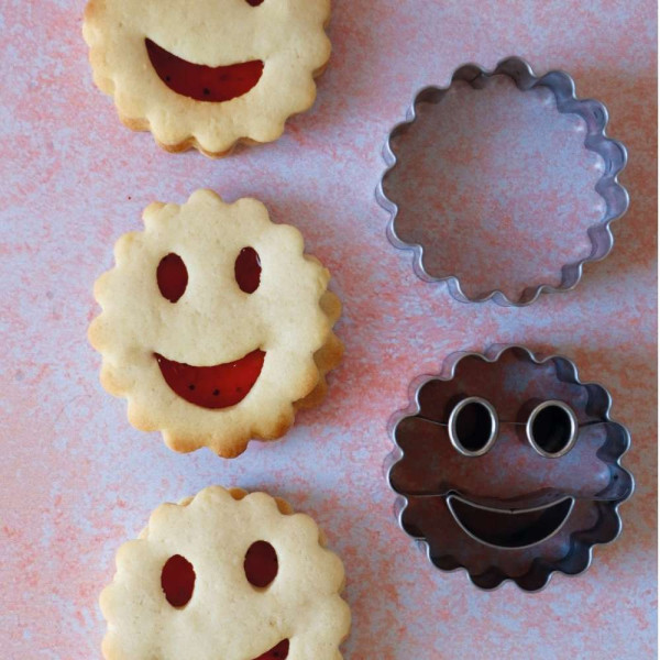 2 emporte-pièces biscuits sourire - Ronds cannelés en inox - ScrapCooking