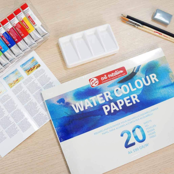 Coffret d’initiation à l’aquarelle Talens Art Creation – 12 tubes de 12 ml et accessoires