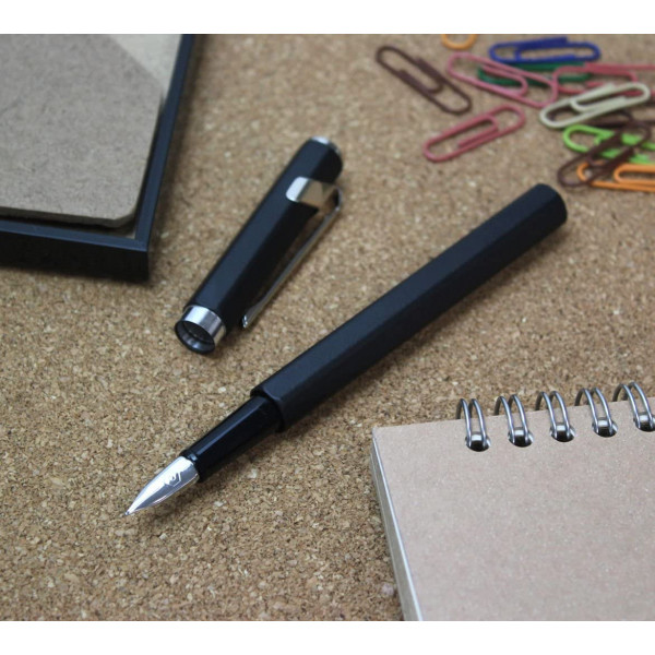 Stylo plume - Noir - Métal - Plume moyenne - Rechargeable - Caran d'Ache - 849
