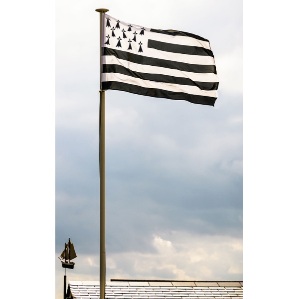 Drapeau breton - 75x112cm - Avec œillets - Idées cadeaux - Bretagne