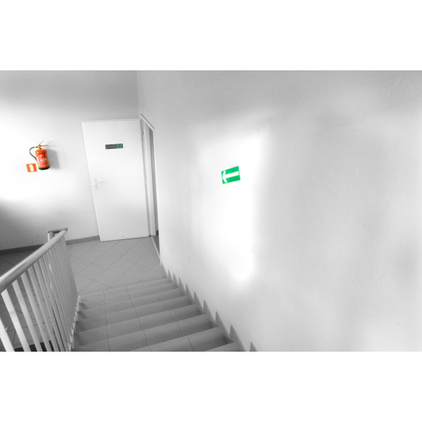 Plaque adhésive - Sortie de secours - Imitation alu - 16,5x4,4cm - Signalétique