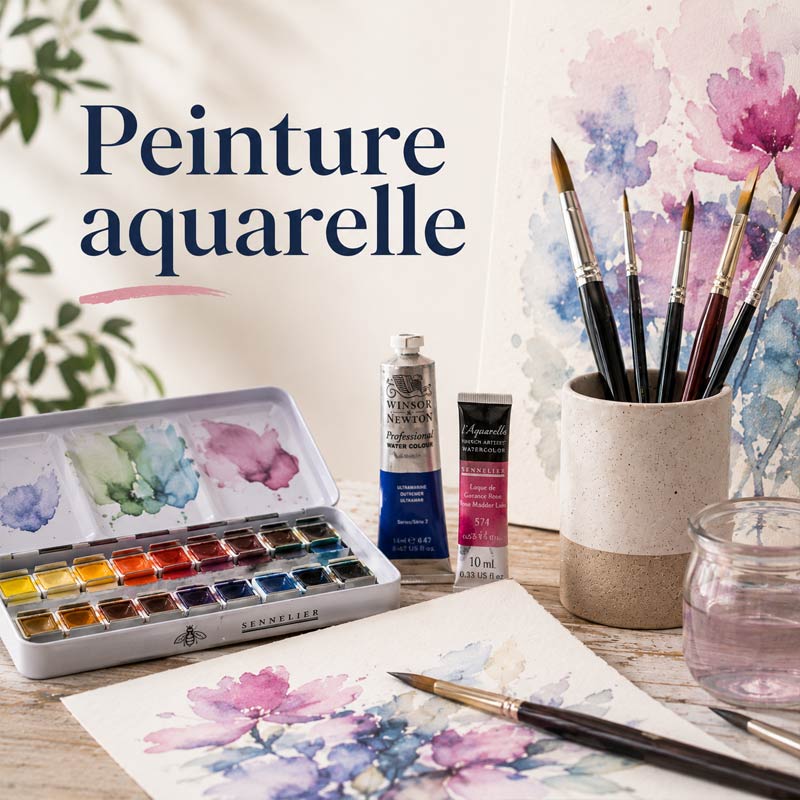 Matériel d'aquarelle avec godets, pinceaux et papier